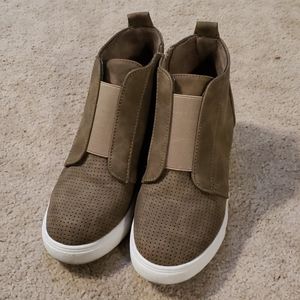 Worn Once from Amazon size 39, size 7